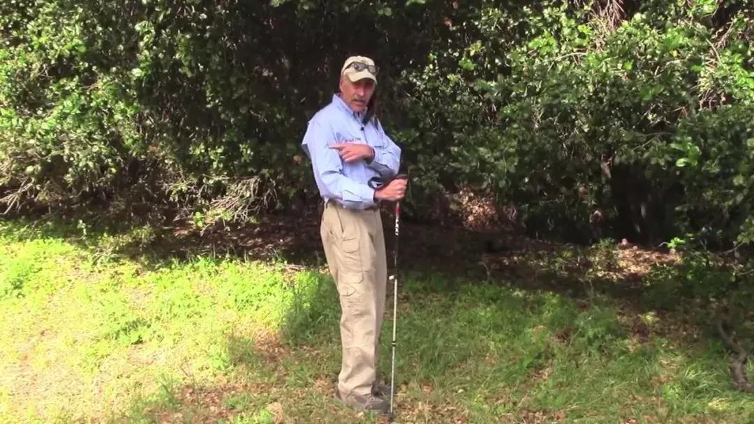 下山登山杖的正确用法,登山杖的正确使用方式图解