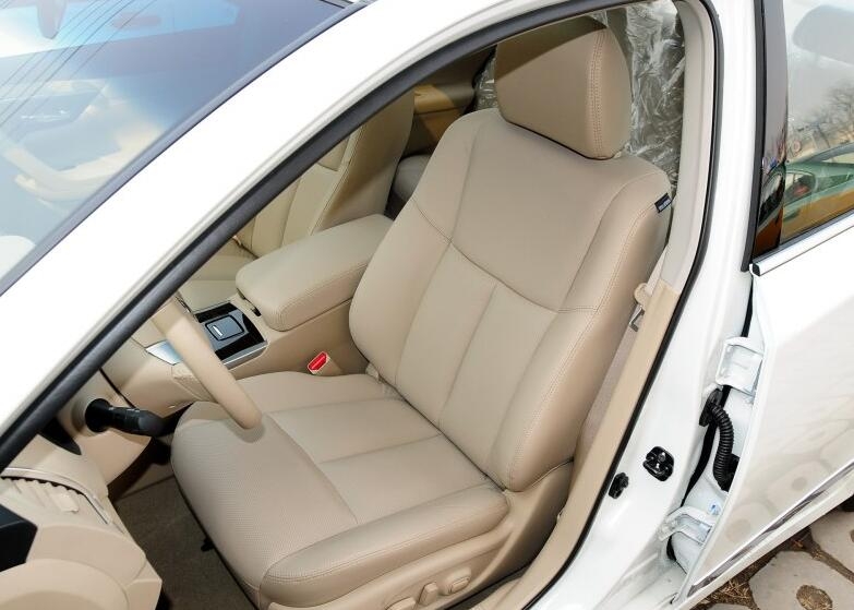 日系大沙发车型,15万建议买的b级车天籁