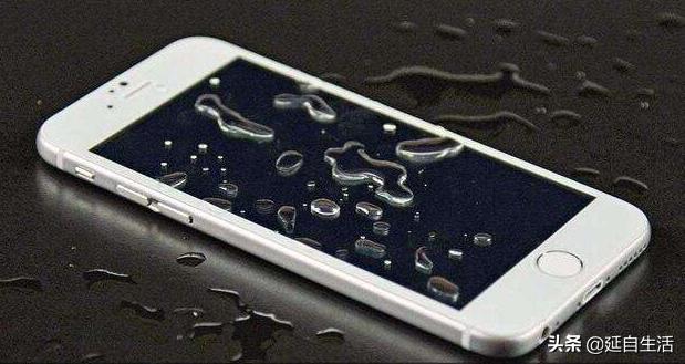 手机掉进马桶技巧,手机掉进马桶里怎么办