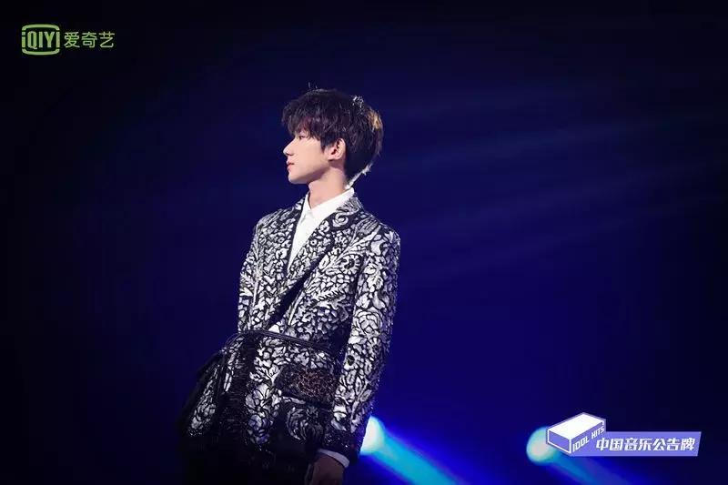 王源下颌骨脱位哭了,王源下颌骨脱位表演