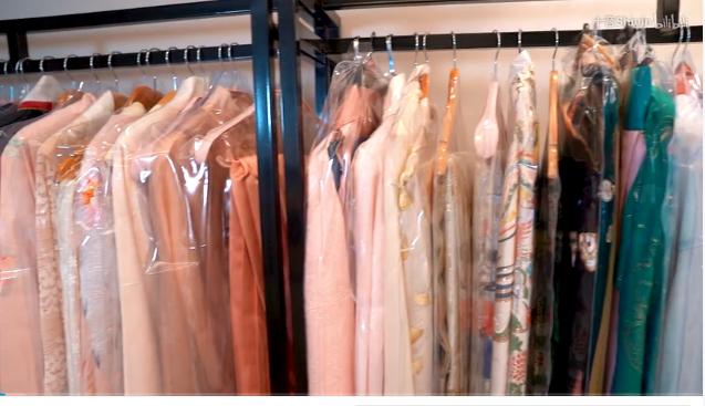 加拿大华裔白富美收藏上百套汉服，一把扇子就2万多，像神仙姐姐