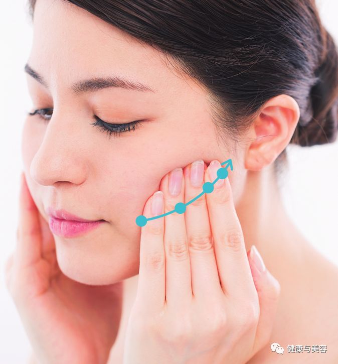 谢娜示范瘦脸操，5秒钟按压操消除法令纹！