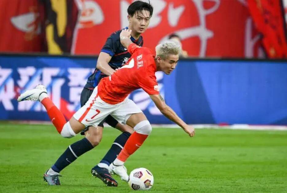 中超广州队不敌泰山,广州队1-1重庆