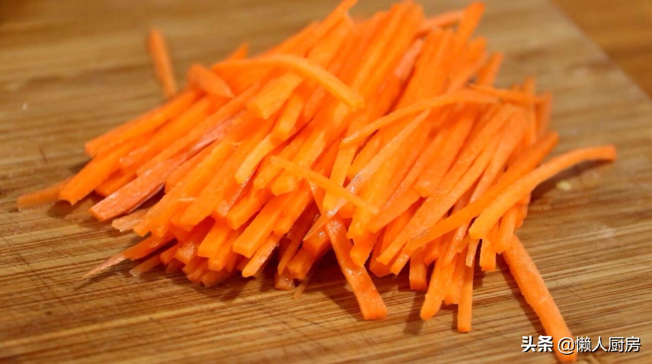 春卷这样做外脆里嫩咬一口满嘴香,春天春卷