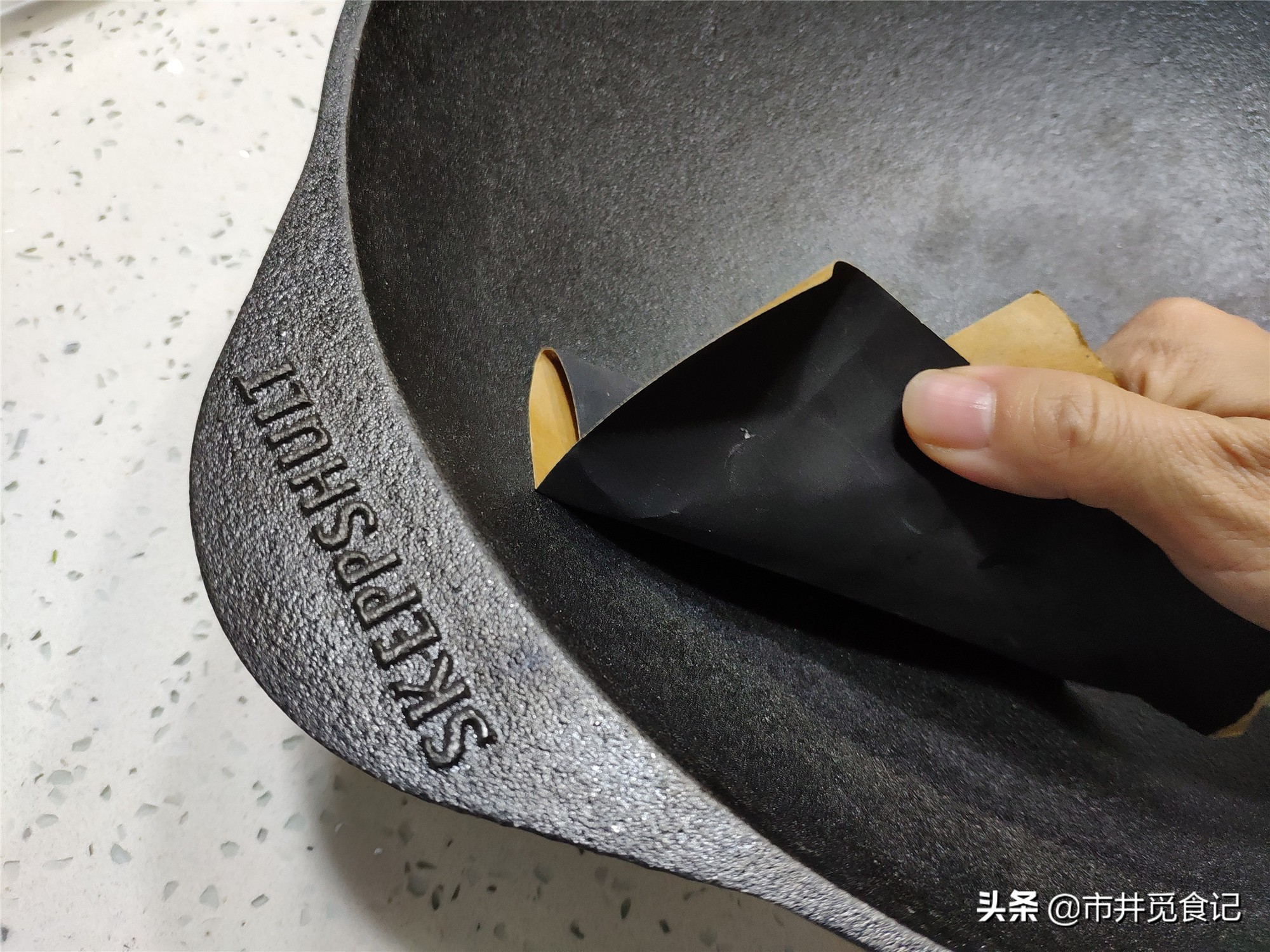 铁锅开锅方法怎么才不粘锅,新锅的正确开锅方法家用铁锅