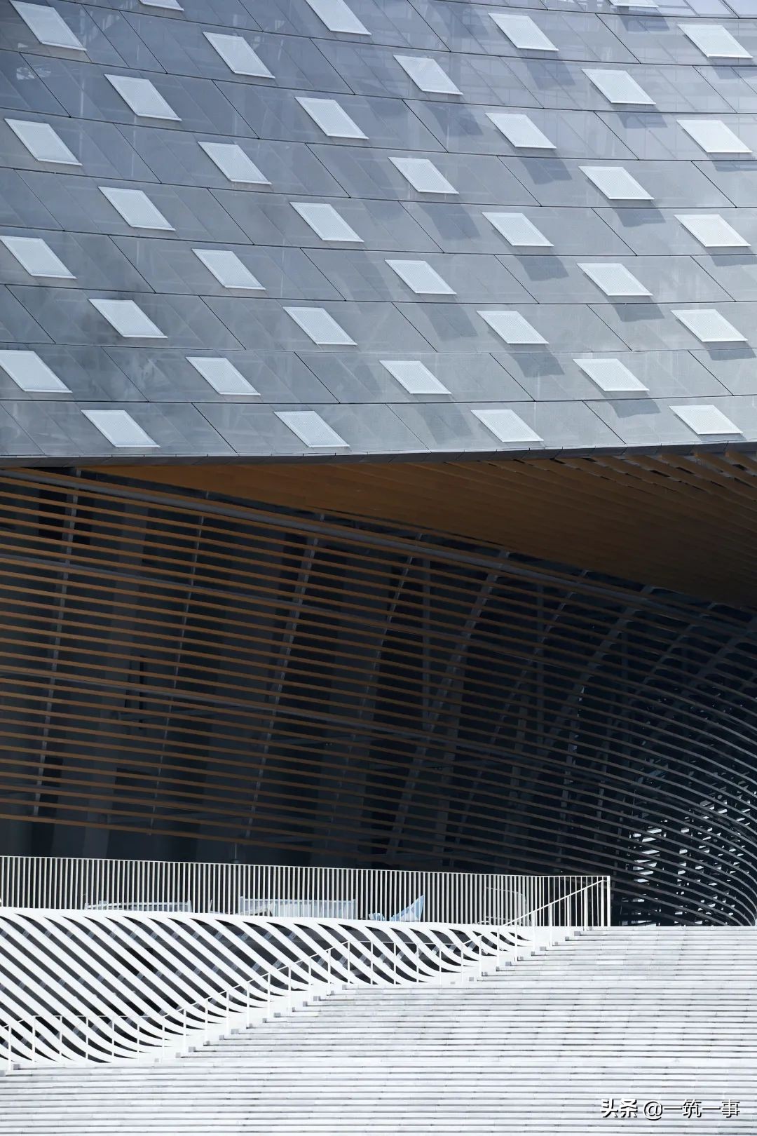 凤凰山体育公园：这座满足顶级赛事标准的场馆藏了多少“秘密”？