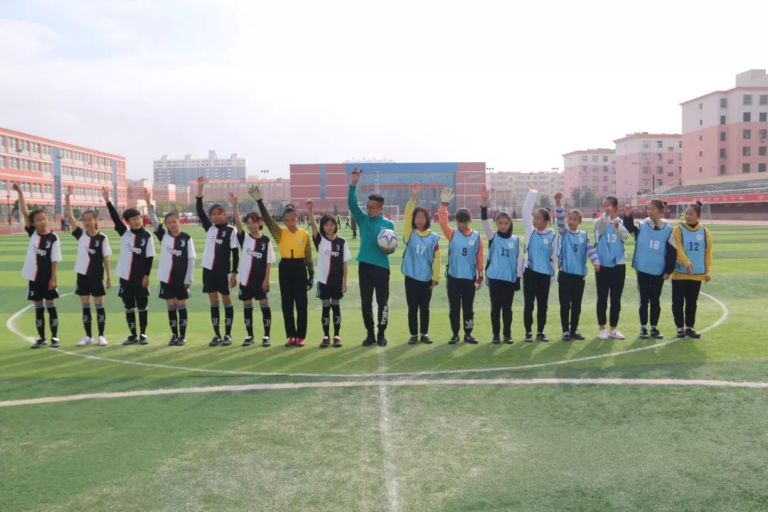 定边县东关小学足球队比赛视频,榆林市定边县第三中学足球联赛