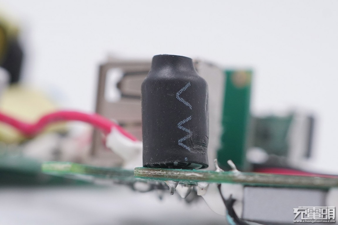 拆解华为5000mah充电宝,拆解60000ma充电宝