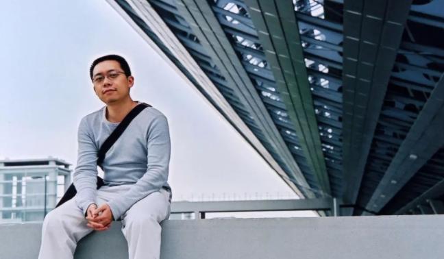 不做设计师做微商，这个40岁男人的行动该如何定义？家庭？事业？