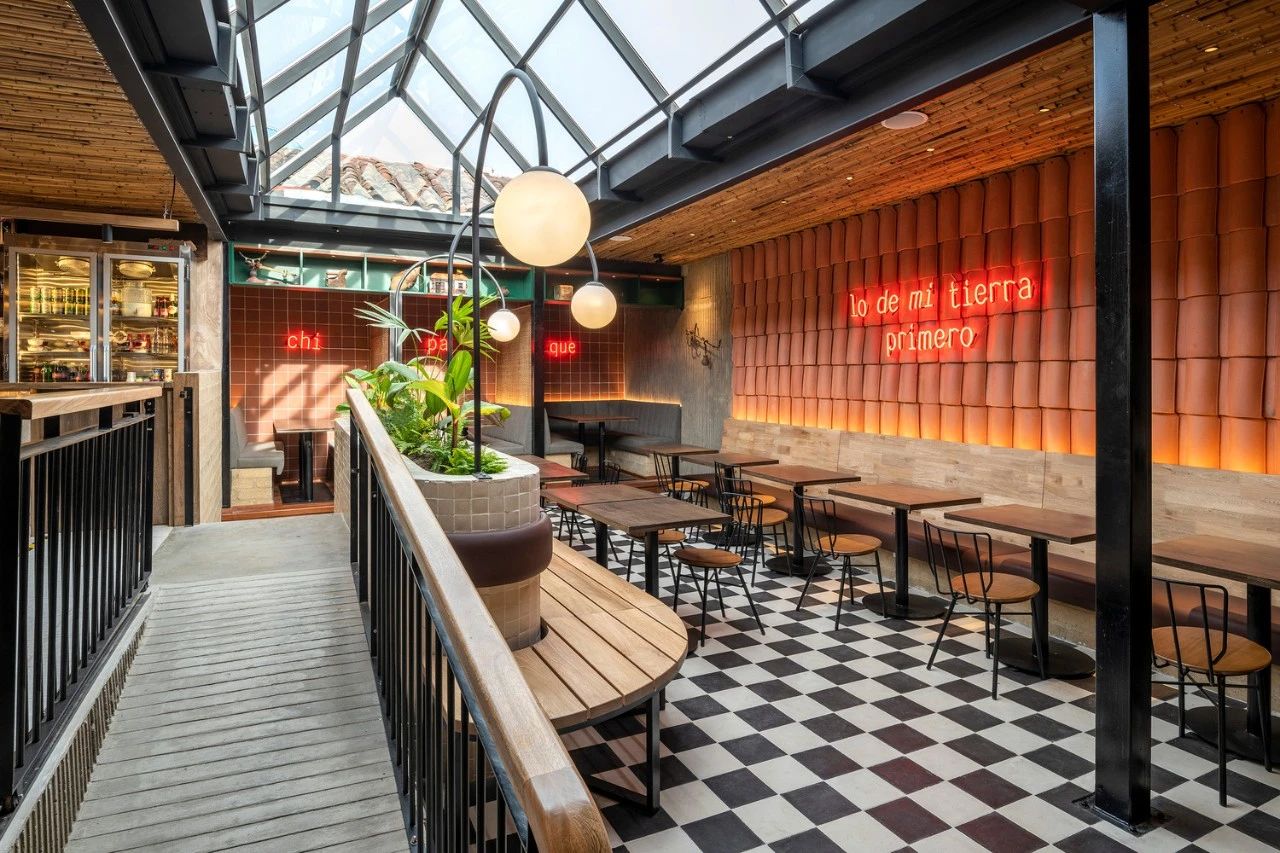 咖啡馆的闲暇时光,咖啡馆里惬意美好的时光