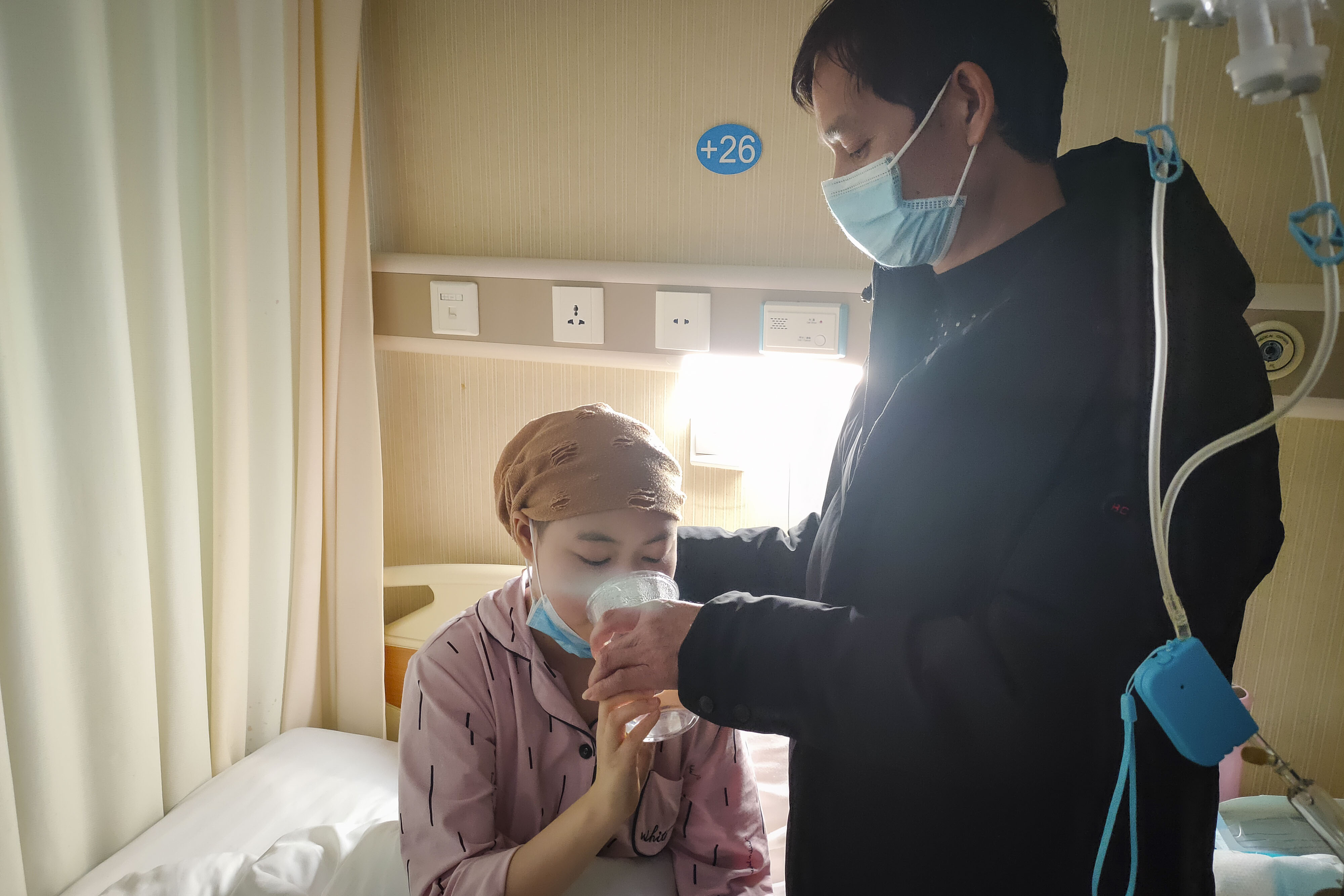 一女孩神似迪丽热巴,江西神似女孩的视频