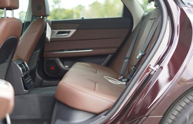 存款41万，换车坚持喜提捷豹XFL，车主坦率地谈了驾驶感受