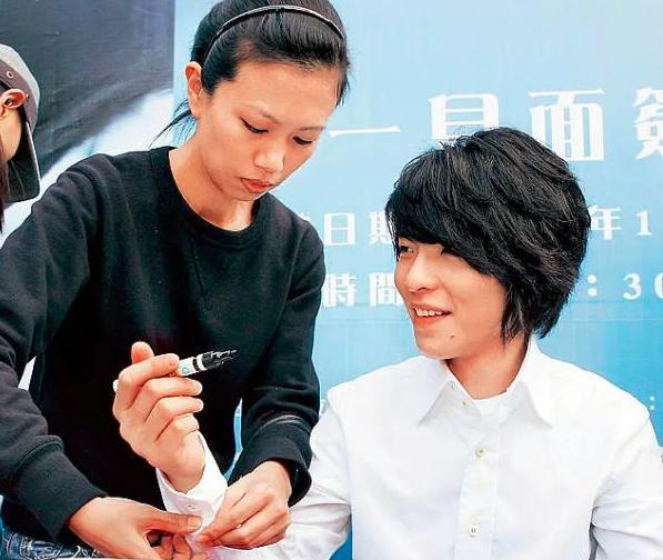 姐弟恋？超越钟丽缇？这位47岁的大姐姐给萧敬腾灌了什么*魂迷**汤