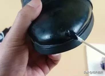 白色皮鞋刮破皮自己怎么修复,小皮鞋刮破皮怎么修复