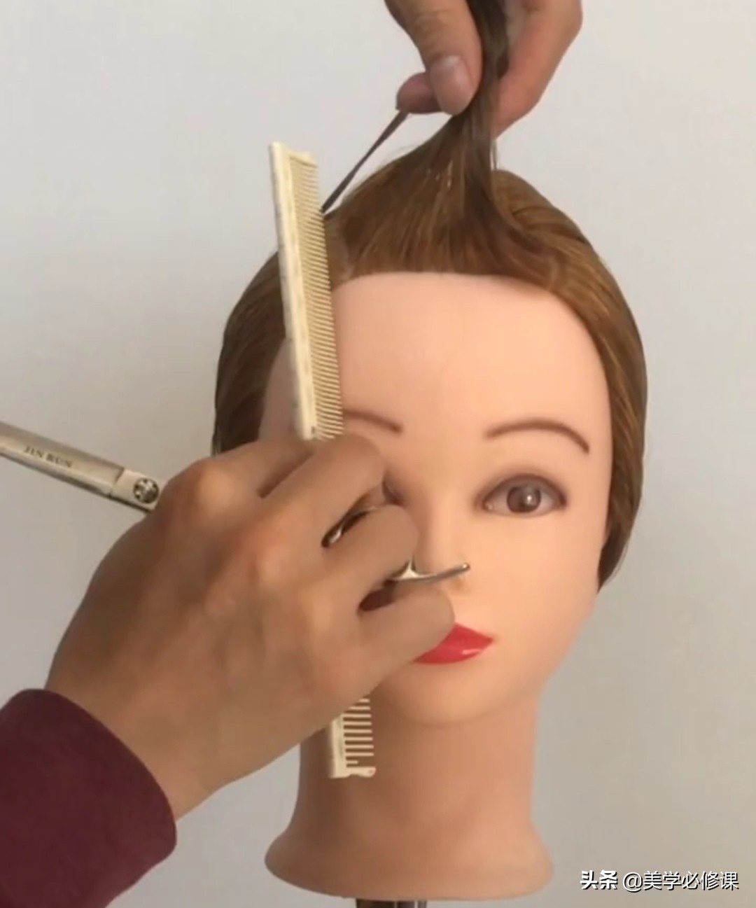 中长八字刘海发型适合什么脸型,教修剪刘海修饰脸型视频