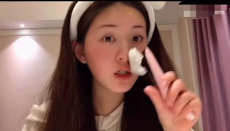 宁静皮肤怎么变白了,为什么明星的皮肤是光滑的