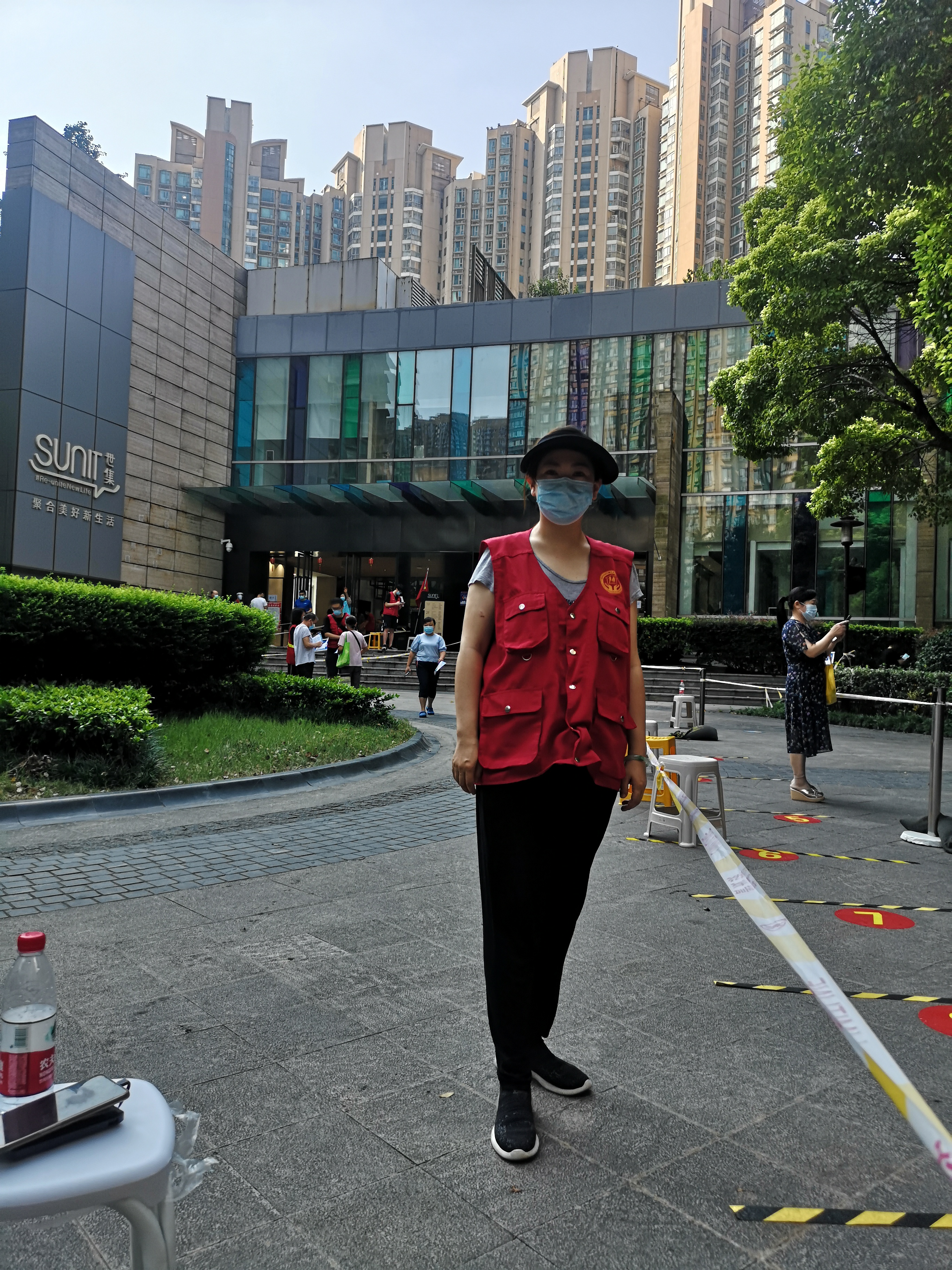 区街新闻｜70多幅照片记录世茂滨江社区辖内志愿者，南京感谢你们