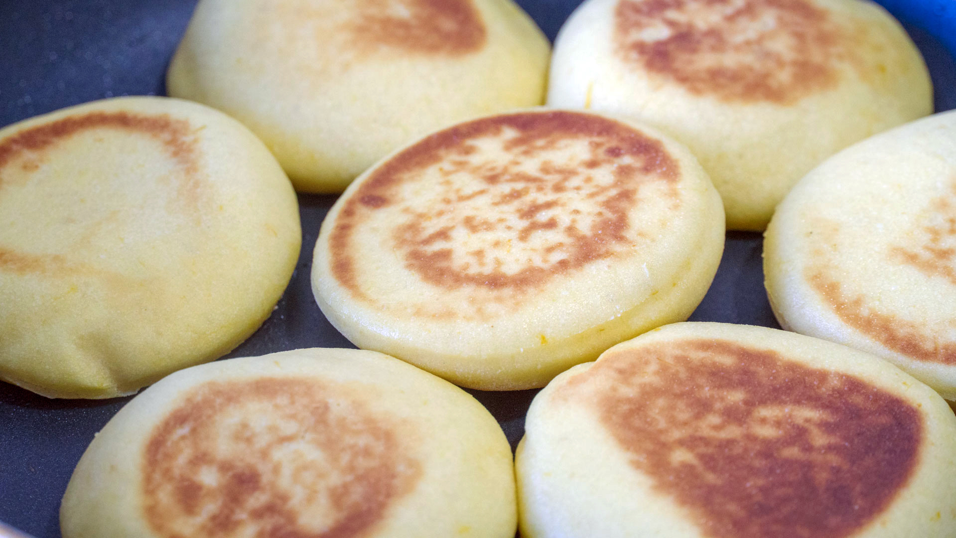 软糯香甜的南瓜饼超简单,好吃的南瓜饼老人孩子都抢着吃