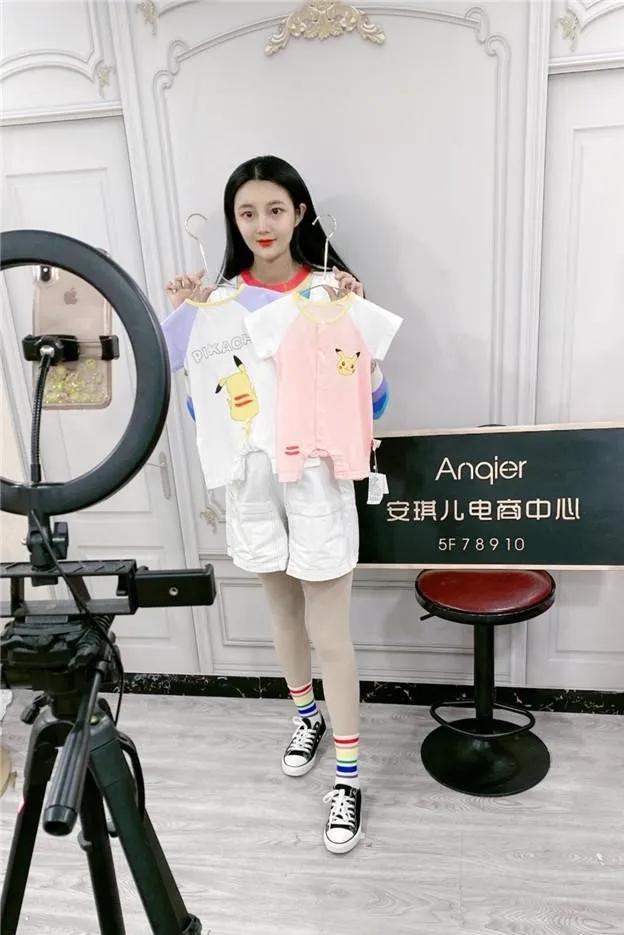 别再羡慕李佳琦、薇娅：门店直播更适合你