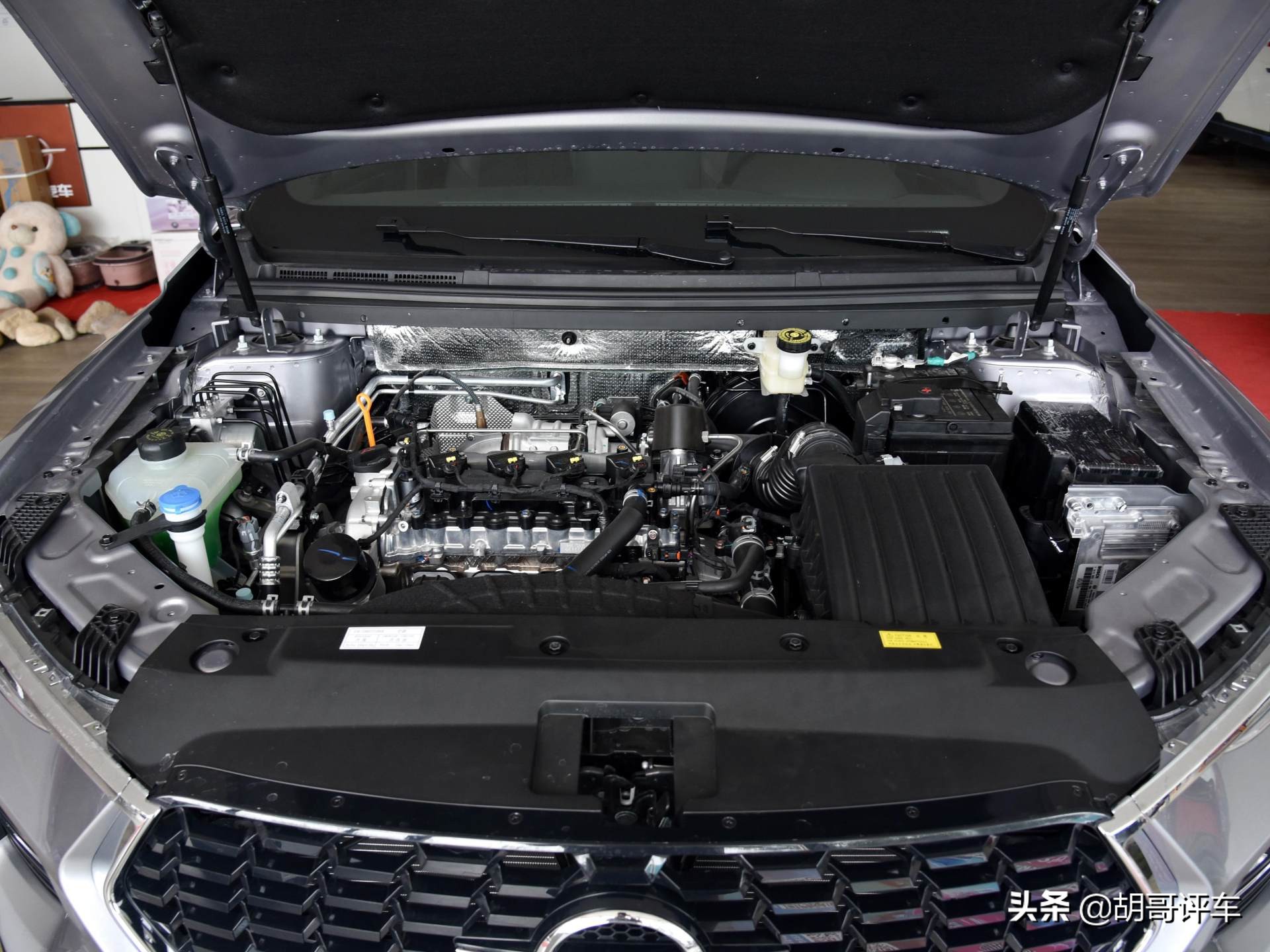 油耗6.9L，尺寸不小省油便宜的高性价比SUV，带你看海马8S
