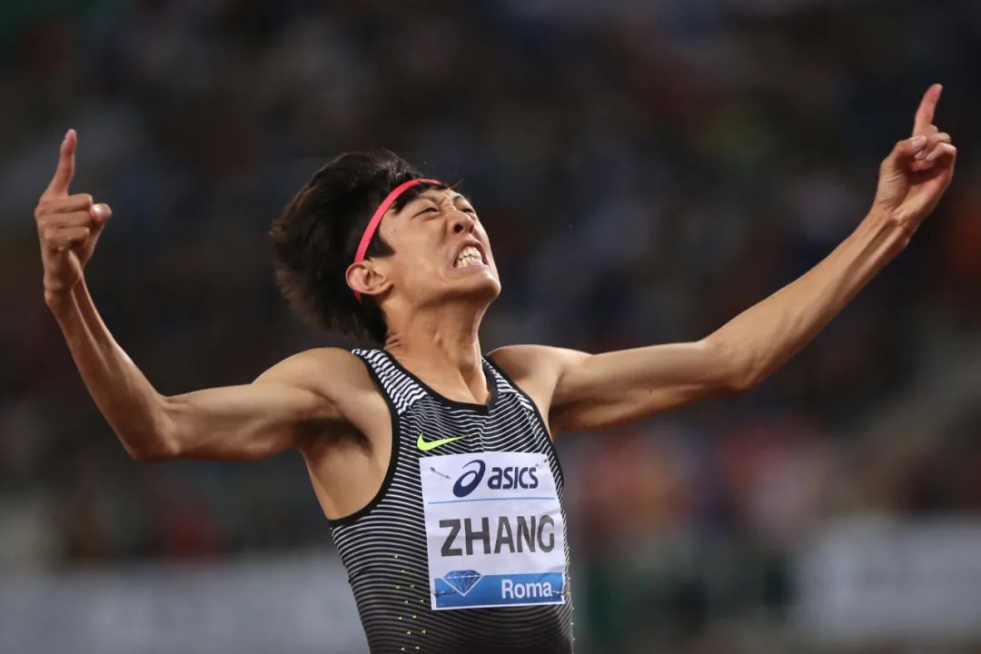 张国伟喝可乐,张国伟膝盖疼怎么办