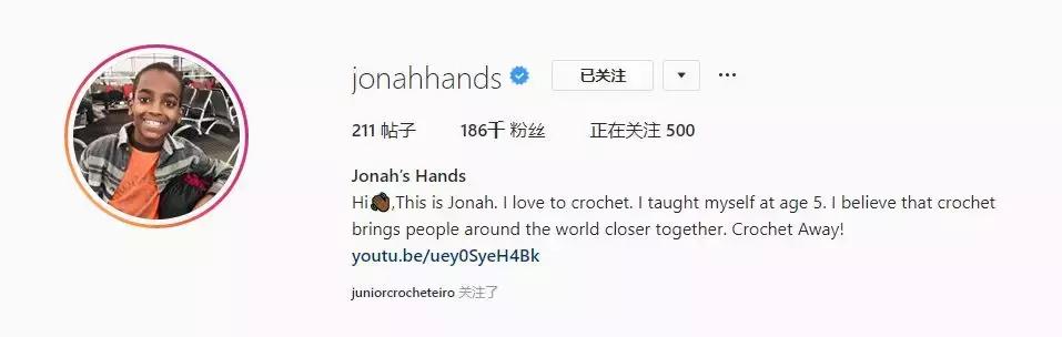 他是非洲弃婴，5岁用钩针，逆袭成美国“全民偶像”，狂吸19万粉