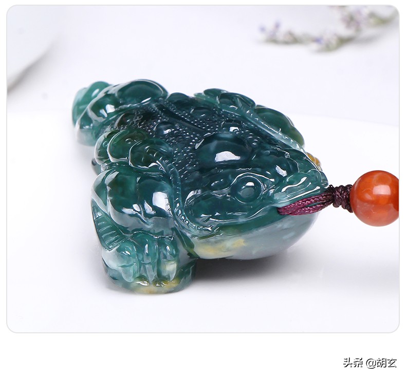 金蟾翡翠寓意,女士戴翡翠金蟾的寓意及功效