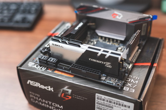 圣诞节前装一台白色雪花主机