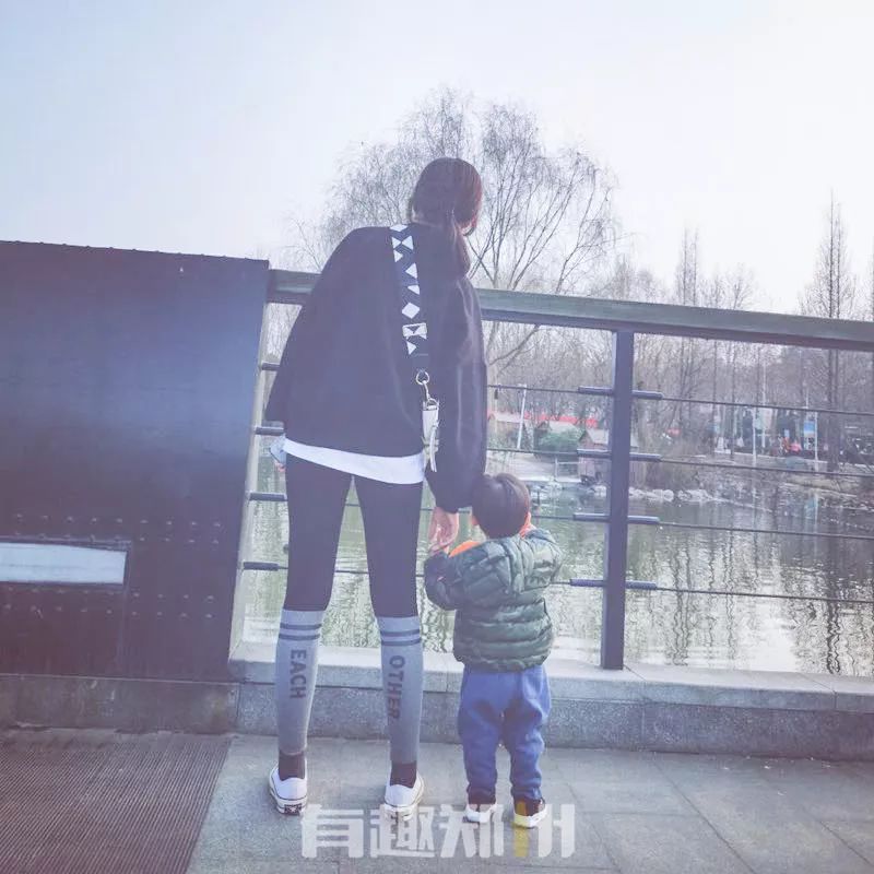 有趣翻包记|郑州这三位少女般的辣妈，包里装的都是啥？