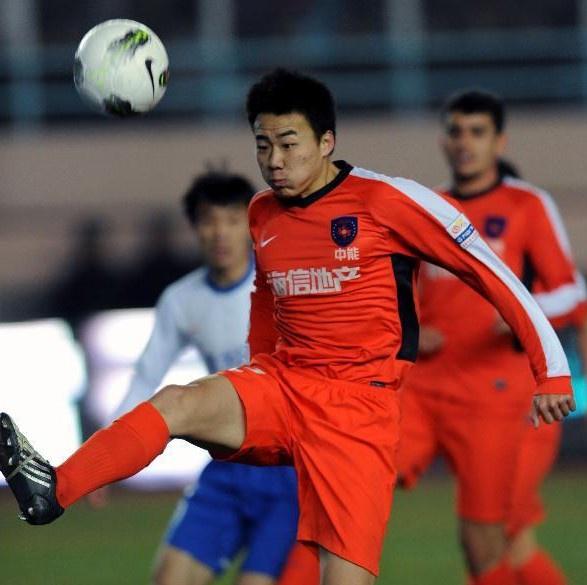 出自鲁能足校，从被预测能进国足到被申花球迷羞辱，他经历了什么