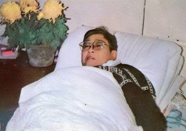 路遥最后的葬礼,42岁路遥离开的原因