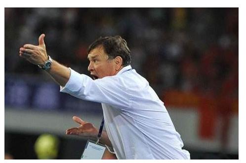 里皮接受采访又被狠骂!中国球迷:还不如1:5输泰国的卡马乔