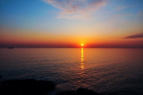 不知名诗人的一首诗，短短40字，中间两句堪称千古绝对，选入课本