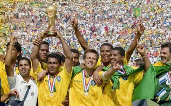 独狼罗马里奥和梅西,独狼罗马里奥进了几个球