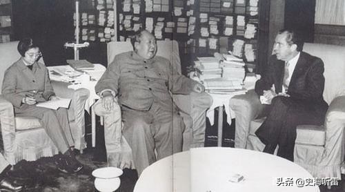 尼克松访华时毛*东泽**回赠他四件礼物，一件尼克松嫌少，三件看不懂