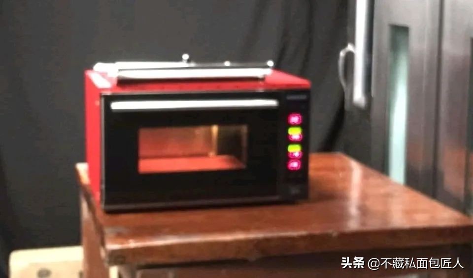 烤箱边上无岁月，六十五岁面包师的一年