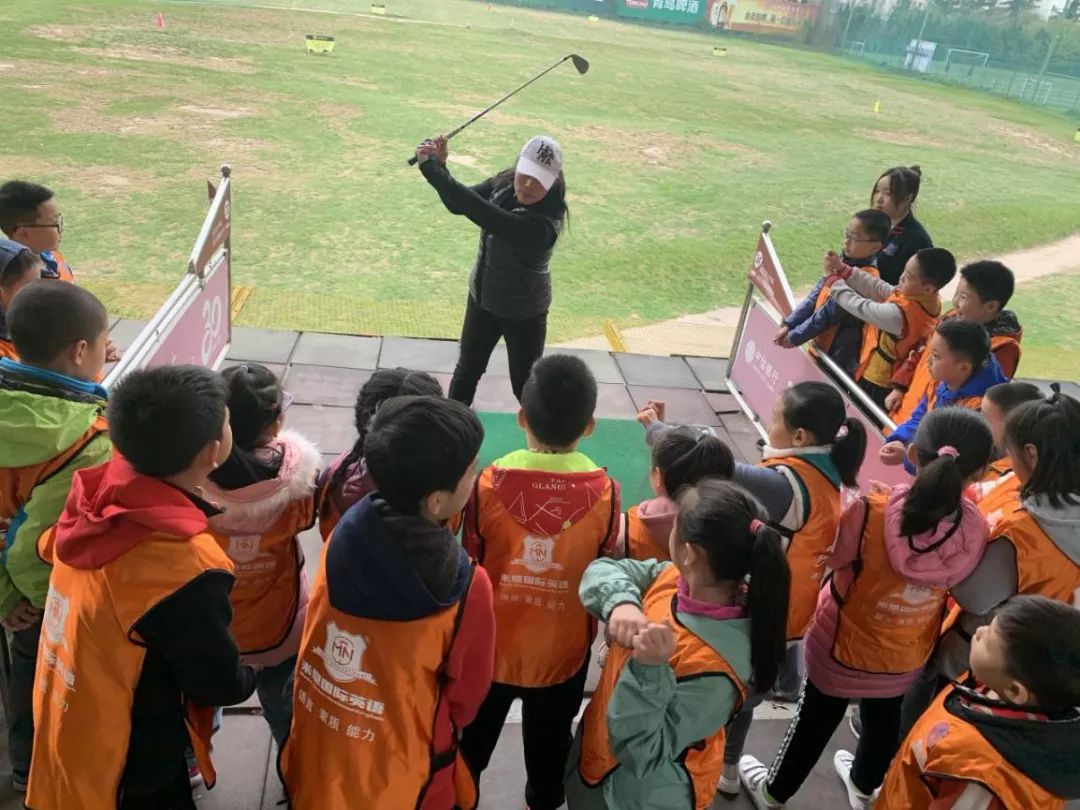 绫虫仼鍥介檯,绫虫仼鍥介檯鑻辫