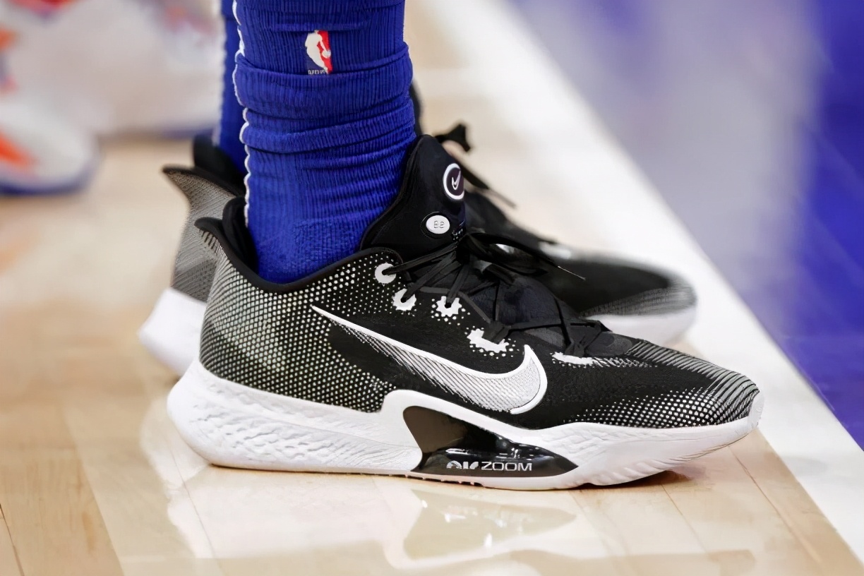 莫兰特上脚kobe4橙色,莫兰特上脚过的kobe球鞋