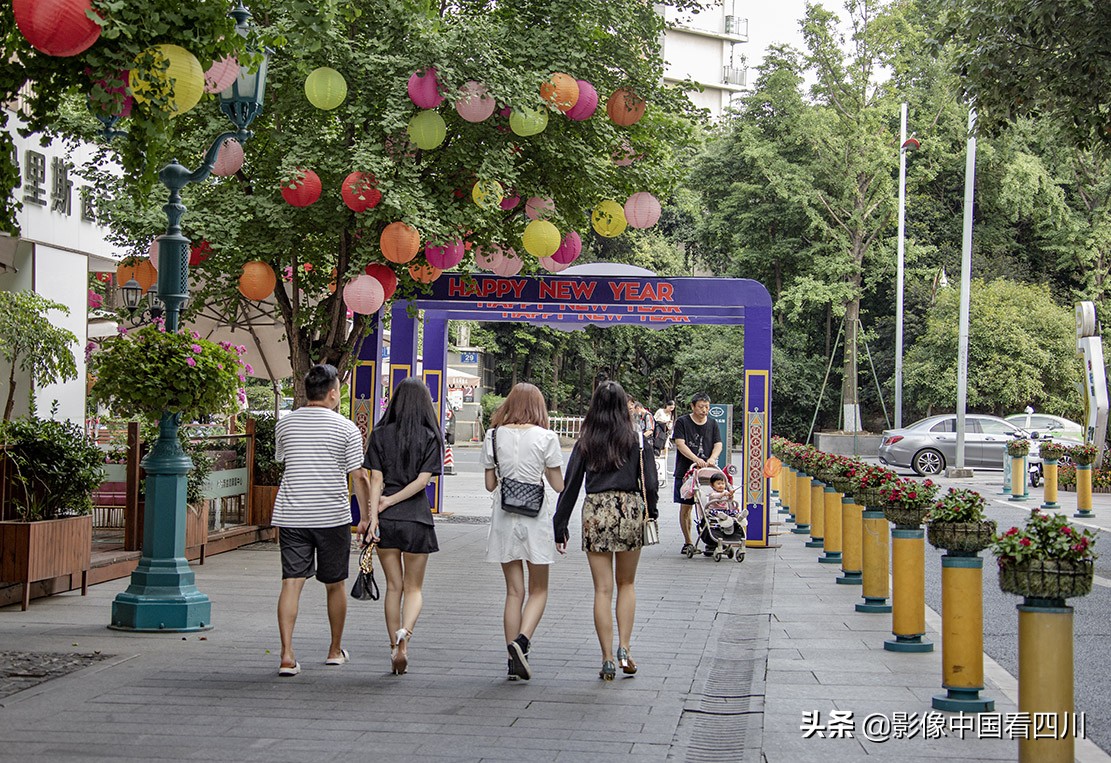 成都最美榕树街,成都鹭岛步行街商铺出售