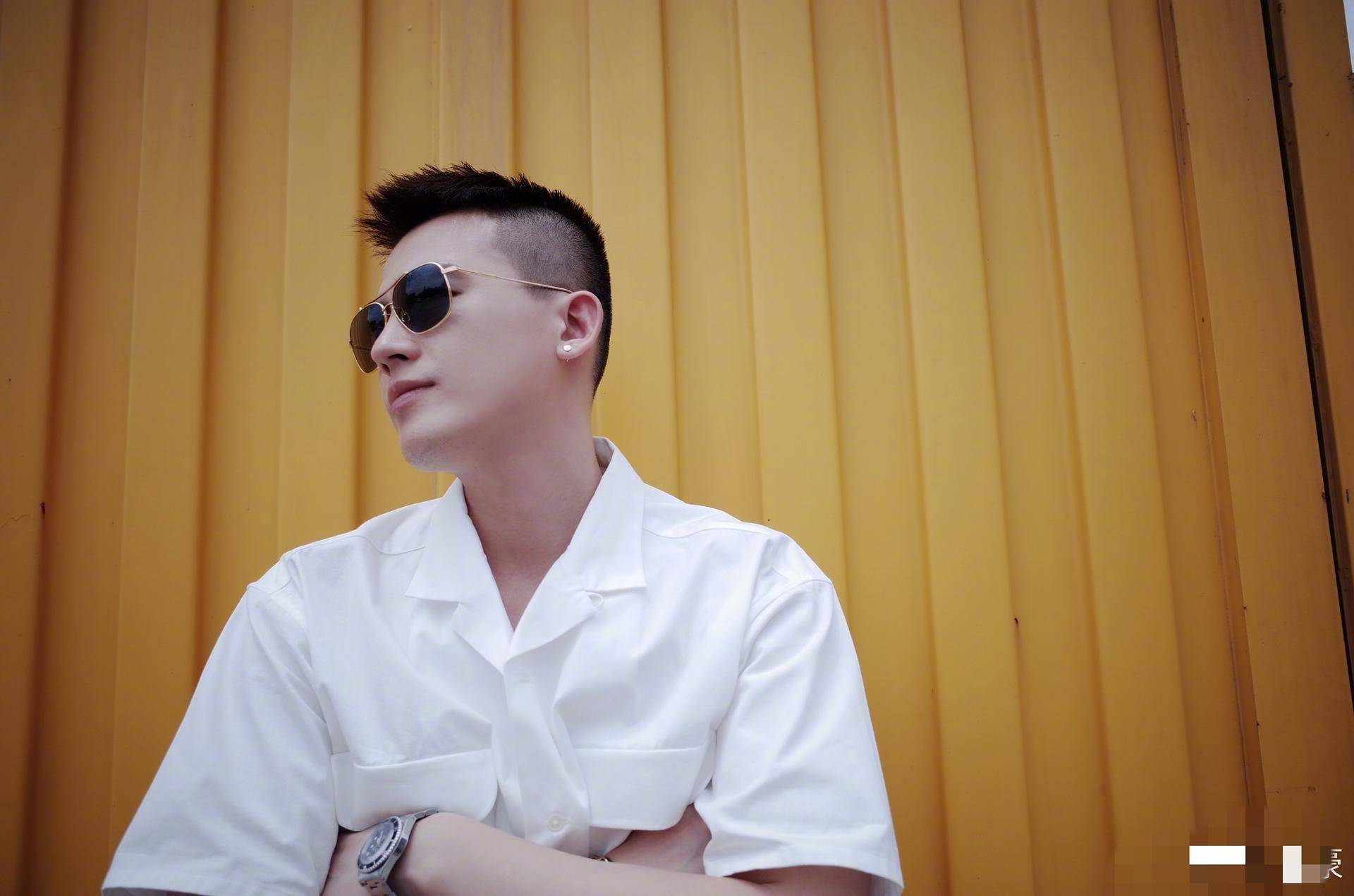 与马思纯分手后放飞自我?欧豪成“夜店咖”,与好友玩到凌晨