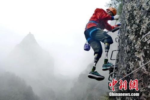 无腿登山者夏伯渝,中国攀登珠峰第一人夏伯渝