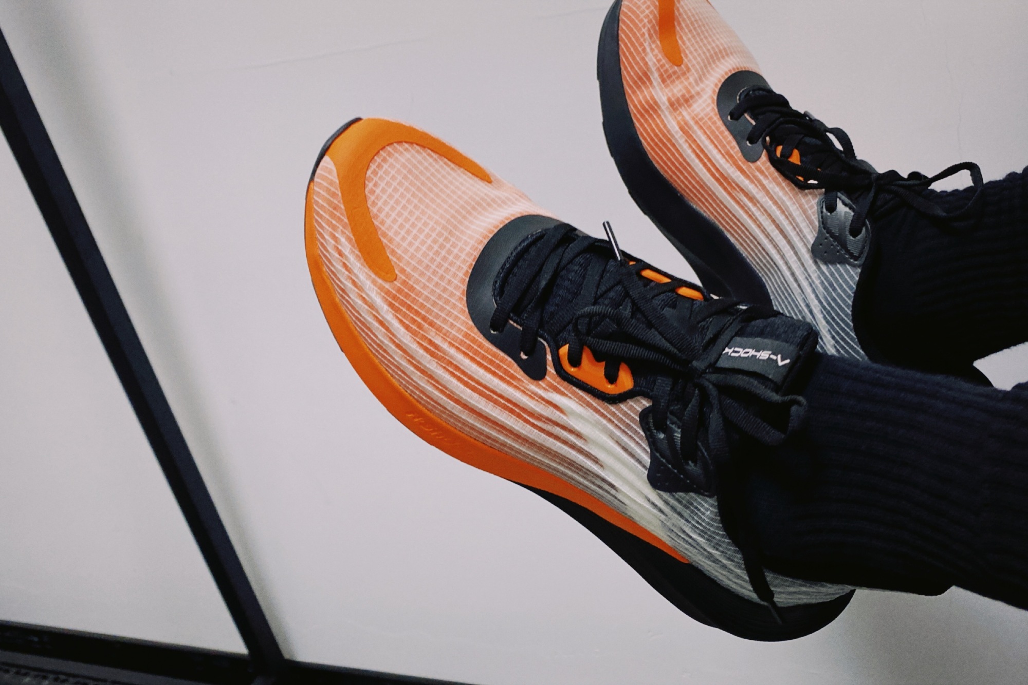 白敬亭代言的安踏鞋的同款,白敬亭同款安踏霸道篮球鞋灰色