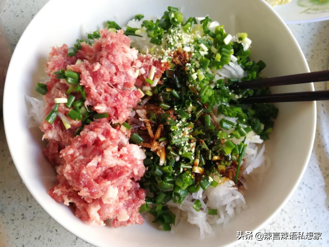 用这两招去除萝卜的冲辣味，包出的包子或饺子多汁又好吃