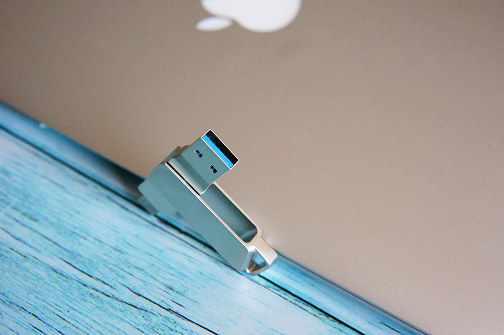 高速手机电脑两用32gu盘,手机电脑两用固态极速u盘