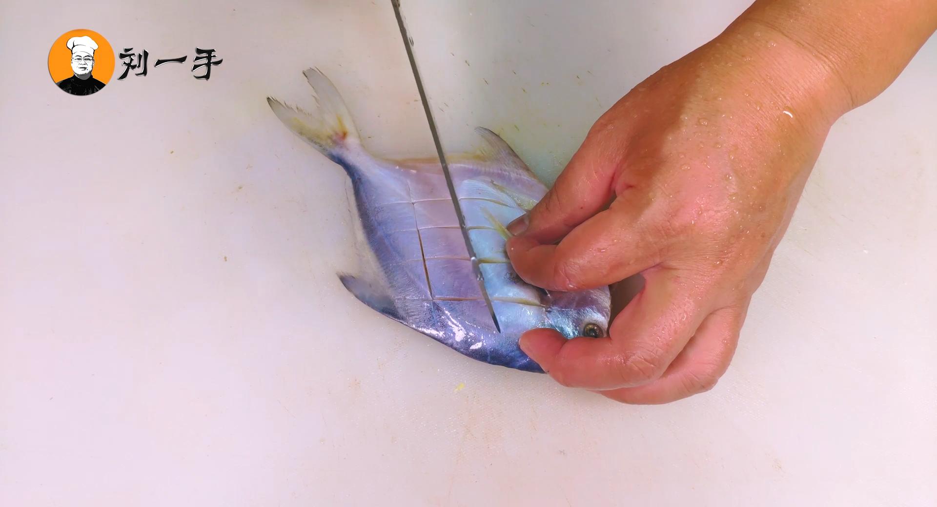 鲳鱼最好的吃法清蒸鲳鱼,鲳鱼这么烧绝对够味简单又快捷