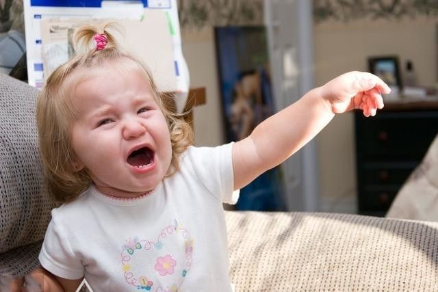 孩子窝里横在外怂什么原因,孩子窝里横性格