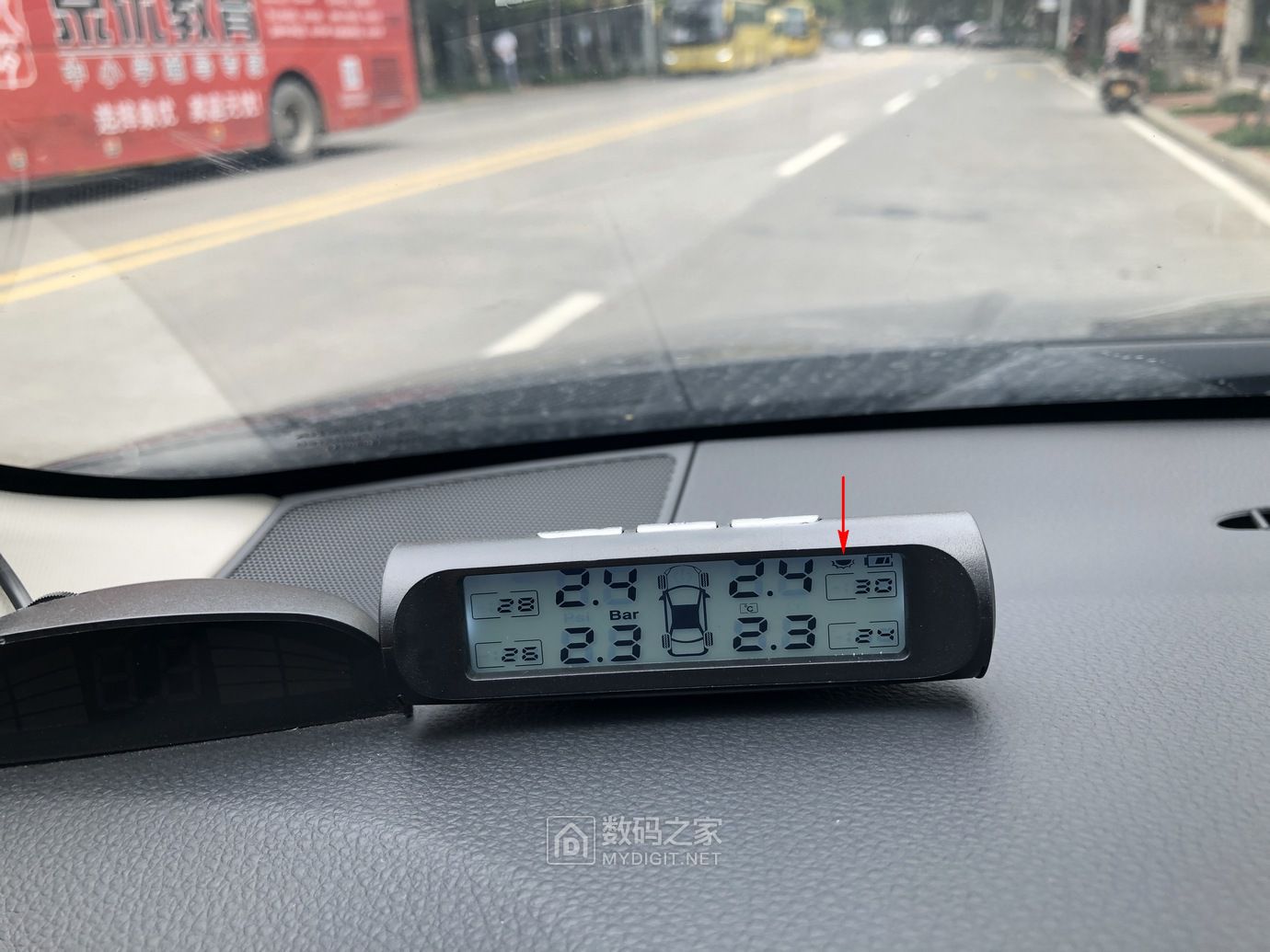 太阳能胎压监测器拆机,太阳能两用进口胎压监测器