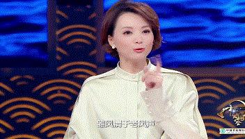 董卿从开始到结束春晚回顾,董卿退出央视后现在做什么呢