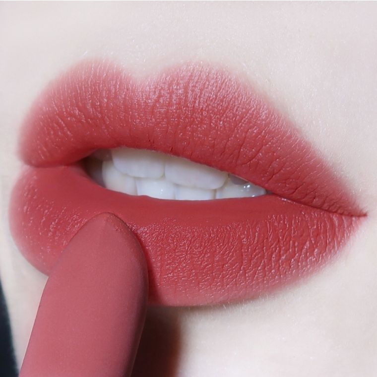 李佳琦推荐，大牌口红最值得购买的豆沙色！你有没有？