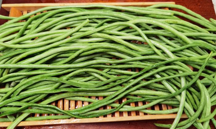 酸豆角怎么腌好吃还能放的时间长,酸豆角能直接用醋腌吗